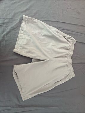 Lululemon pace breaker shorts